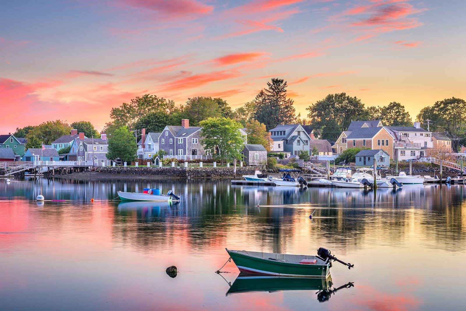 Pros and Cons of Buying a Waterfront Home